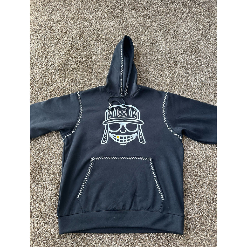 Black and White Bordada Embroidered Hoodie
